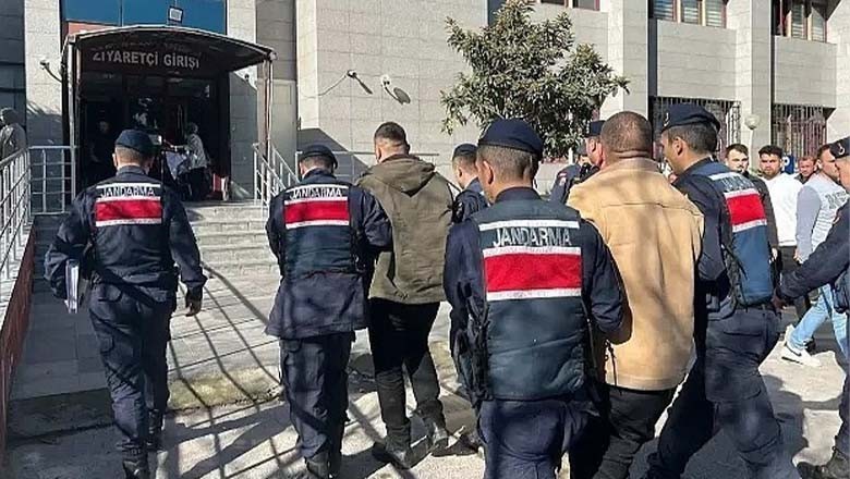 Balıkesir'de Jandarma Denetiminde 205 Kişi Yakalandı Balıkesir'de Jandarma Denetiminde 205 Kişi Yakalandı