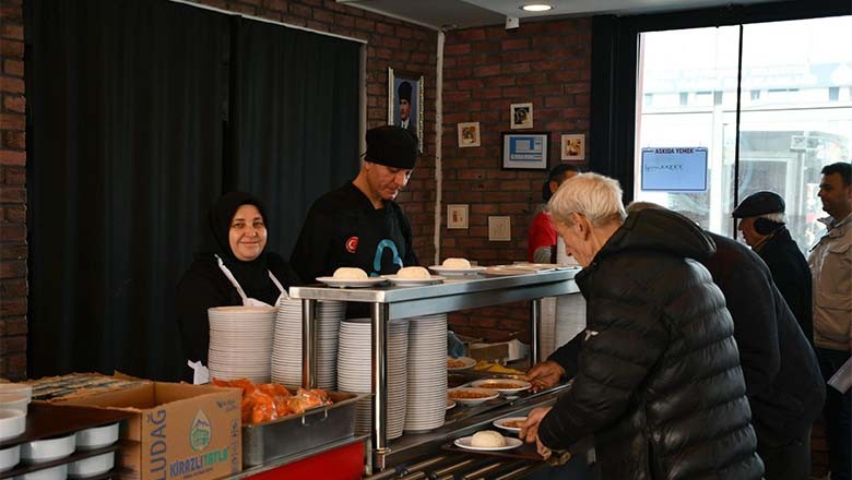 Balıkesir’de Kent Lokantası Her Kesimi Aynı Sofrada Buluşturuyor Balıkesir’de Kent Lokantası Her Kesimi Aynı Sofrada Buluşturuyor