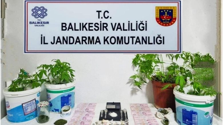 Balıkesir'de Zehir Tacirlerine Jandarma'dan Operasyon Balıkesir'de Zehir Tacirlerine Jandarma'dan Operasyon