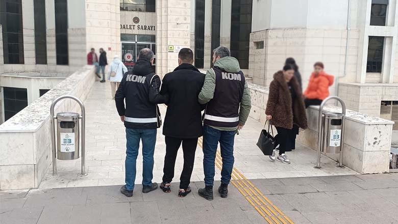Bartın'da Aranıyordu Edremit'te Yakalandı Bartın'da Aranıyordu Edremit'te Yakalandı