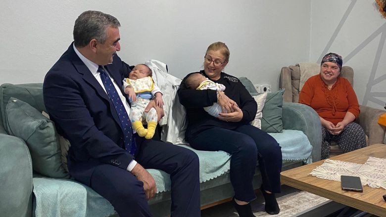Başkan Gaga'dan İkiz Bebeklere Hoş Geldiniz Ziyareti
