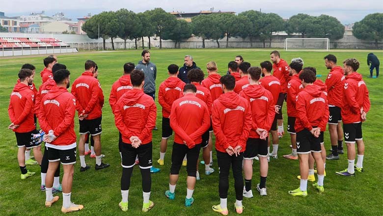 Burhaniye Belediyespor, Lider Fethiye İdman Yurdu’na Hazırlanıyor Burhaniye Belediyespor, Lider Fethiye İdman Yurdu’na Hazırlanıyor