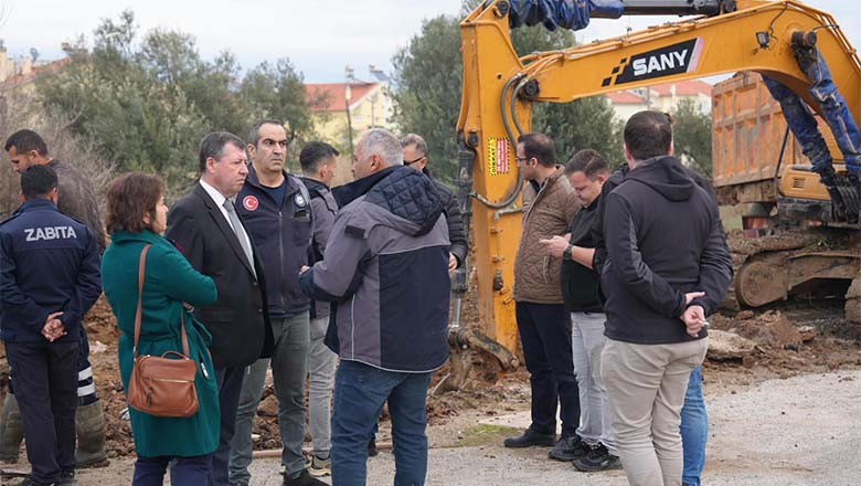Burhaniye’de 50 Yıllık Kanalizasyon Hattı Yenileniyor Burhaniye’de 50 Yıllık Kanalizasyon Hattı Yenileniyor