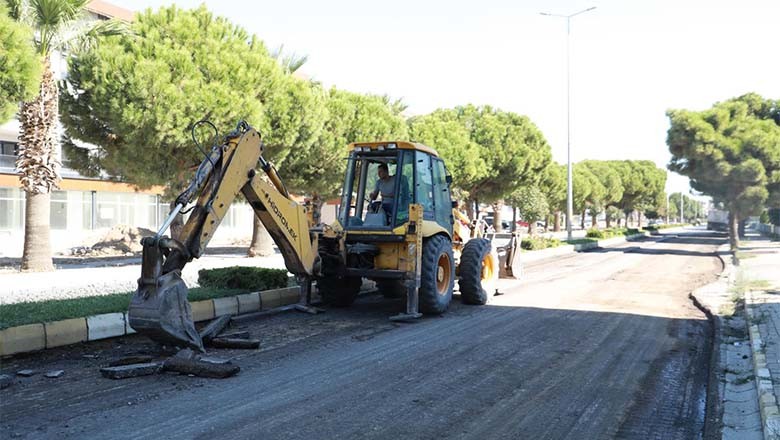 Burhaniye’nin Yolları Yenileniyor Burhaniye’nin Yolları Yenileniyor