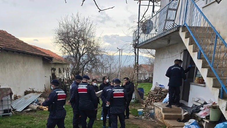 Dursunbey'de Yaşlı Çift Sobadan Sızan Gazdan Yaşamını Yitirdi Dursunbey'de Yaşlı Çift Sobadan Sızan Gazdan Yaşamını Yitirdi
