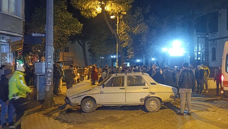 Edremit’te Trafik Kazası, 3 Kişi Yaralı Edremit’te Trafik Kazası, 3 Kişi Yaralı