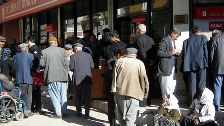 Emekliler Bayram İkramiyesine Odaklandı Emekliler Bayram İkramiyesine Odaklandı