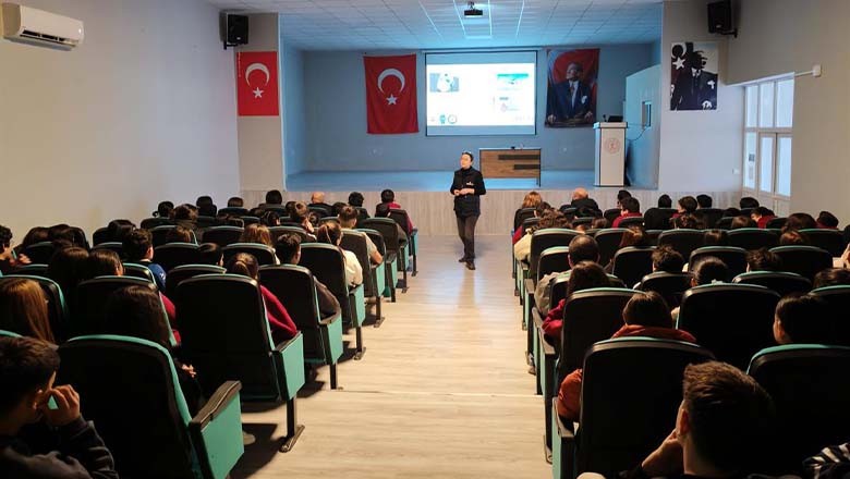 Kepsut'ta Öğrencilere Siber Güvenlik Eğitimi Kepsut'ta Öğrencilere Siber Güvenlik Eğitimi