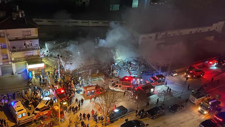 Konya'da 4 Katlı Bina Çöktü, Enkazdan Acı ve Umut Çıktı Konya'da 4 Katlı Bina Çöktü, Enkazdan Acı ve Umut Çıktı