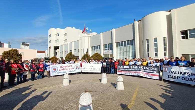 Balıkesir'de Sağlık Çalışanları Yeniden İş Bıraktı Balıkesir'de Sağlık Çalışanları Yeniden İş Bıraktı
