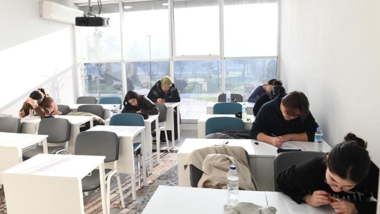 Altıeylül’den Gençlere Sınav Desteği