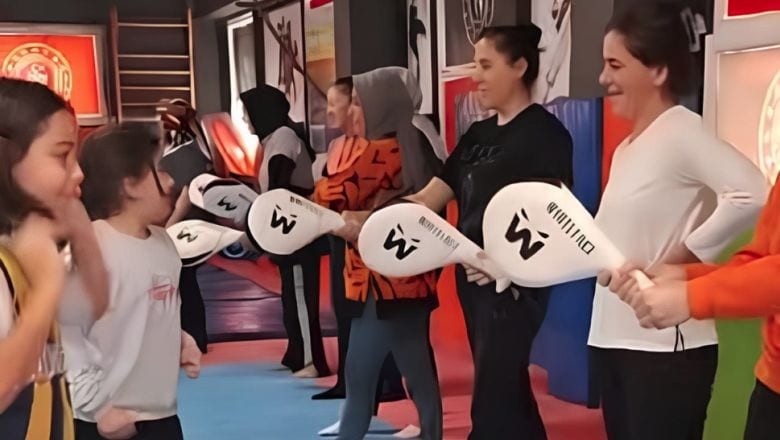 Havran'da Anne ve Çocuklar Taekwondo Yapıyor