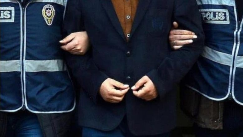 Balıkesir'de Bir İş Yerine "Konsomatris" Baskını! Balıkesir'de Bir İş Yerine "Konsomatris" Baskını!