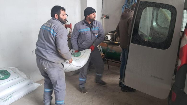 Adakarası Üzümü Üreticilerine Gübre Desteği