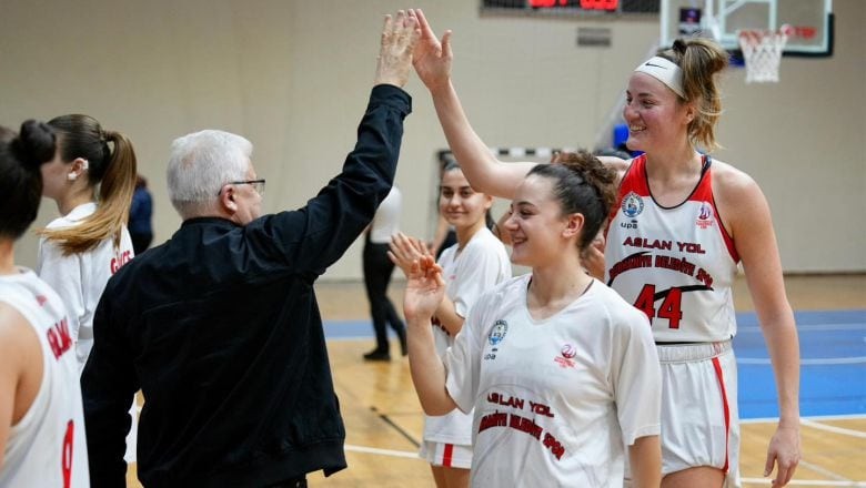 Burhaniye Belediyespor Zafere Ulaştı