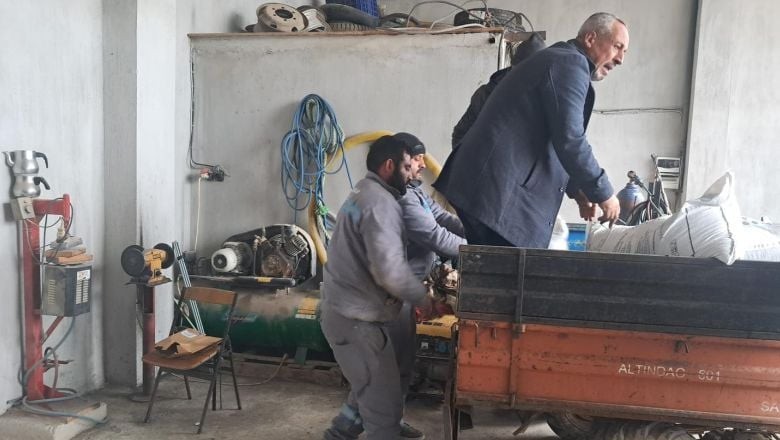 Adakarası Üzümü Üreticilerine Gübre Desteği