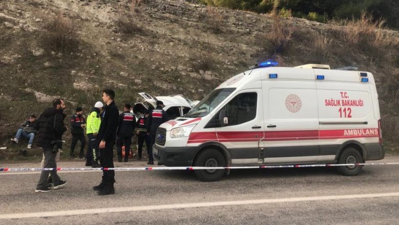 Balıkesir’de Minibüs ile Otomobil Çarpıştı: 2 Ölü, 10 Yaralı
