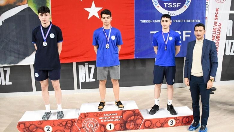Balıkesir'de Paletli Yüzme Türkiye Şampiyonası Başladı