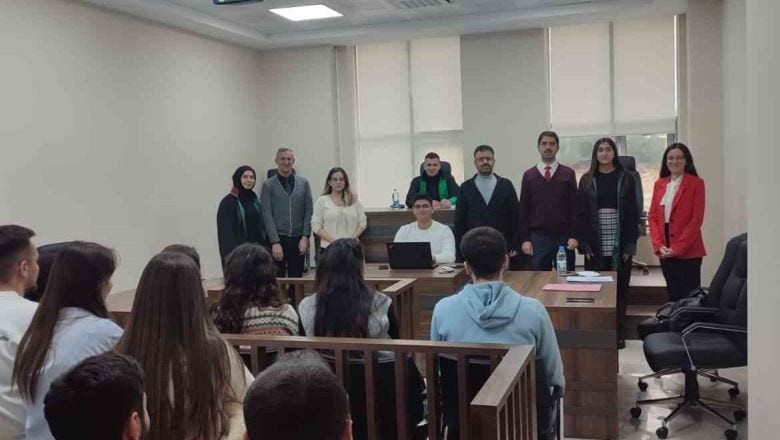 Balıkesir'de Öğrenciler İçin Mahkeme Salonu Kuruldu