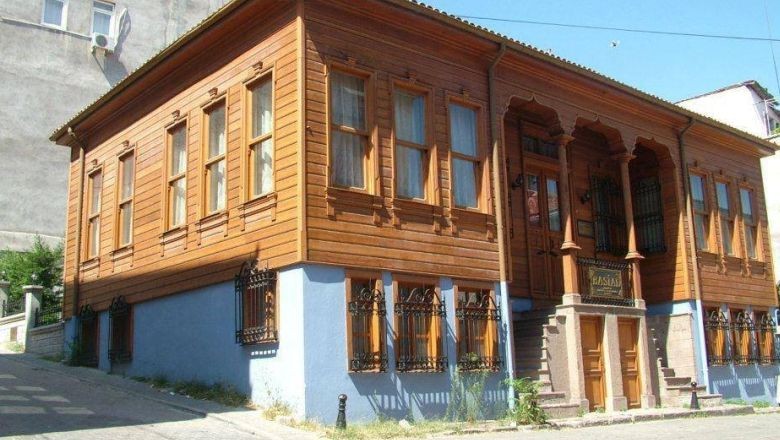 Balıkesir'deki Bu Evler Yüzyıllık Hikaye Taşıyor