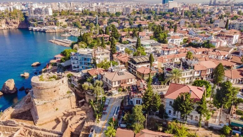 Antalya İlinin Kaç İlçesi Var ve En Büyük İlçeleri Hangileri?