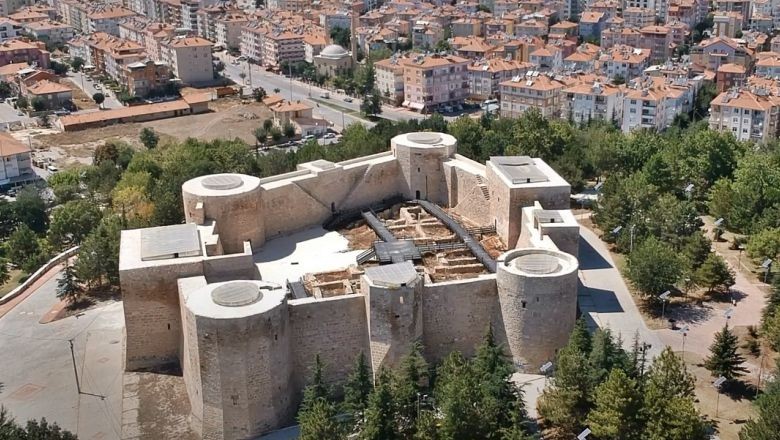 Karaman İlinin Kaç İlçesi Var ve En Büyük İlçeleri Hangileri?