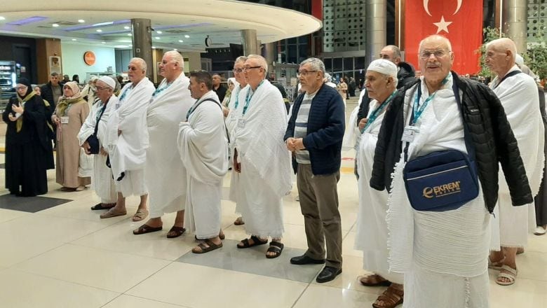 Edremit Kocaseyit Havaalanında Tarihi Kalabalık
