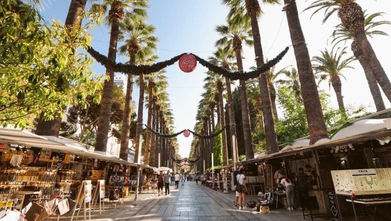 İzmir İlinin Kaç İlçesi Var ve En Büyük İlçeleri Hangileri?