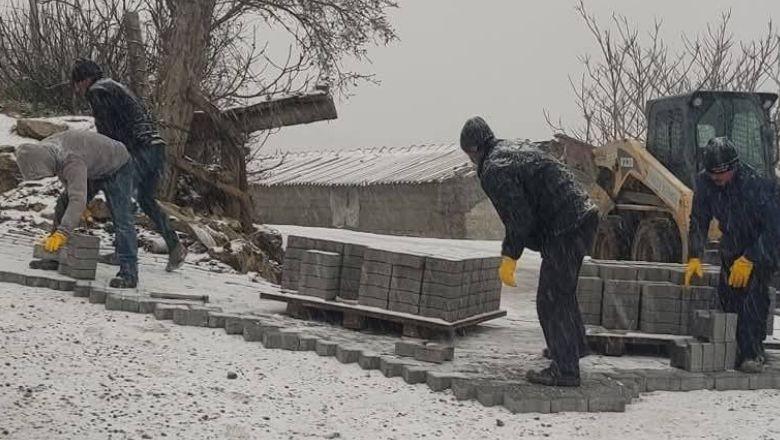 Kepsut’ta Kar Yağışı Başladı Armutlu Beyaza Büründü