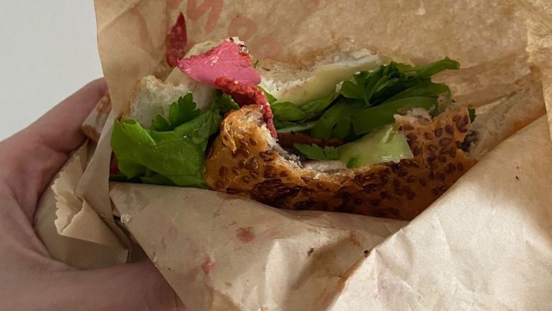 Balıkesir'de Serpme Kahvaltı Ekmek Arasında!