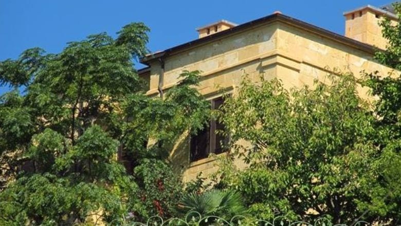 Altınoluk’un Taş Evleri İlgi Topluyor