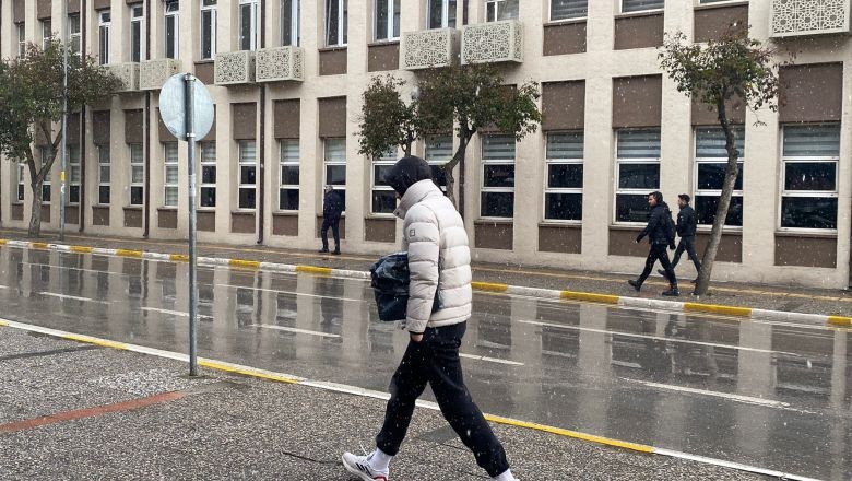 Uyarılar Peş Peşe Geldi! Balıkesir'de Kar Yağışı Başladı