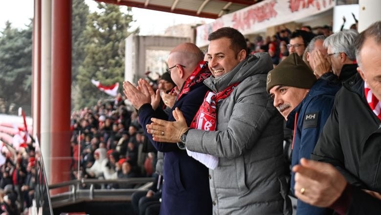 Balkes’ten Başkan Akın’a Pankartlı Teşekkür