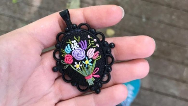Balıkesir'de Nakış Kolyeler Moda