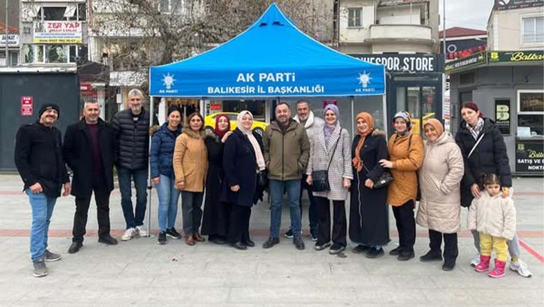 AK Parti Burhaniye İlçe Başkanlığı Üye Standında Vatandaşlarla Buluştu AK Parti Burhaniye İlçe Başkanlığı Üye Standında Vatandaşlarla Buluştu