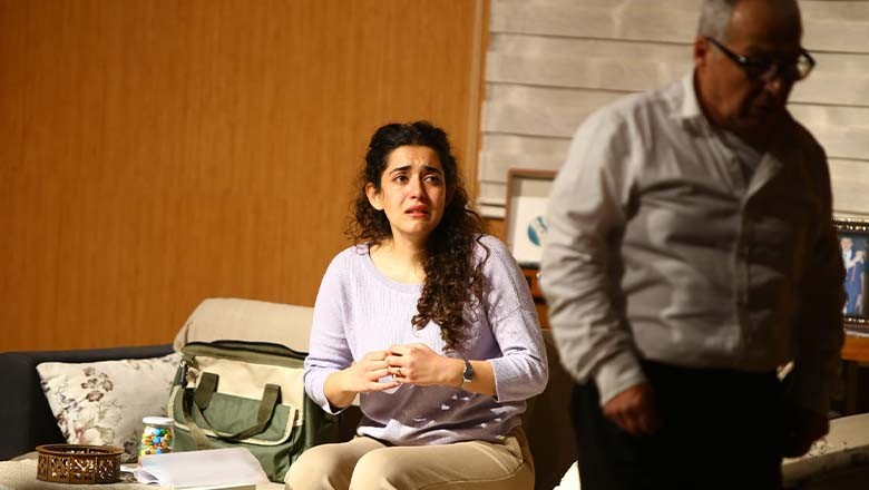 Ayvalık Belediye Tiyatrosu "Hatırla Ey Peri" Oyunu Ayakta Alkışlandı
