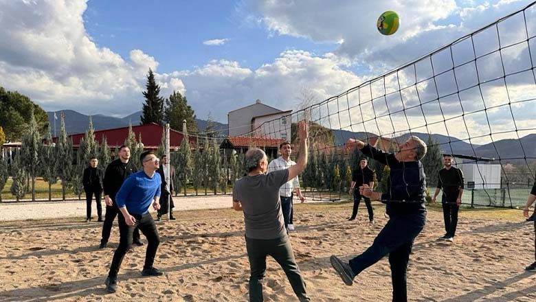Balıkesir AK Gençlik’ten İlk Eğitim Kampı Balıkesir AK Gençlik’ten İlk Eğitim Kampı