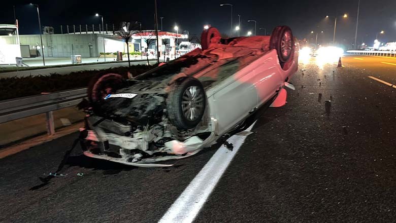 Balıkesir - İzmir Otobanında Kaza 1 Kişi Yaralı Balıkesir - İzmir Otobanında Kaza 1 Kişi Yaralı