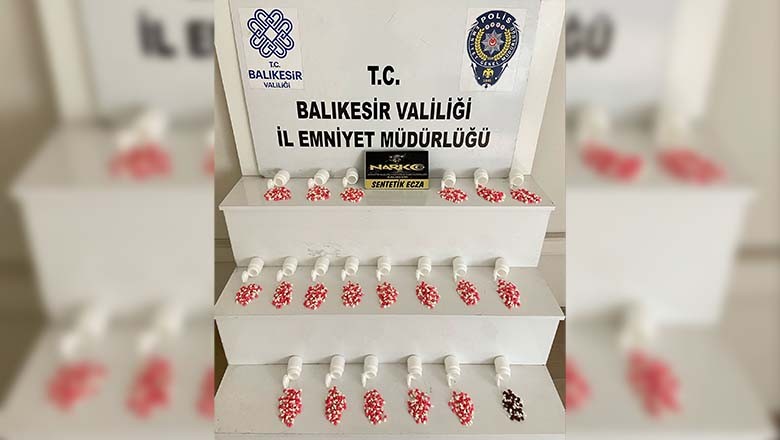 Balıkesir’de 1.046 Sentetik Ecza Hap Ele Geçirildi Balıkesir’de 1.046 Sentetik Ecza Hap Ele Geçirildi