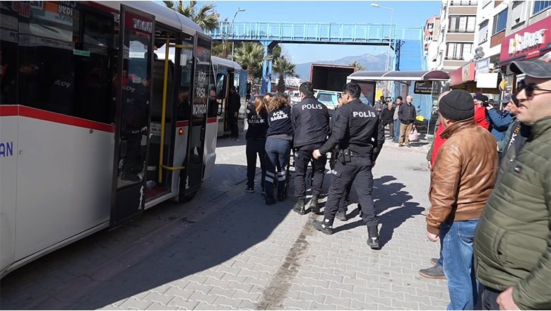 Kalp Krizi Minibüste Yakaladı Sonrası Acı! Kalp Krizi Minibüste Yakaladı Sonrası Acı!