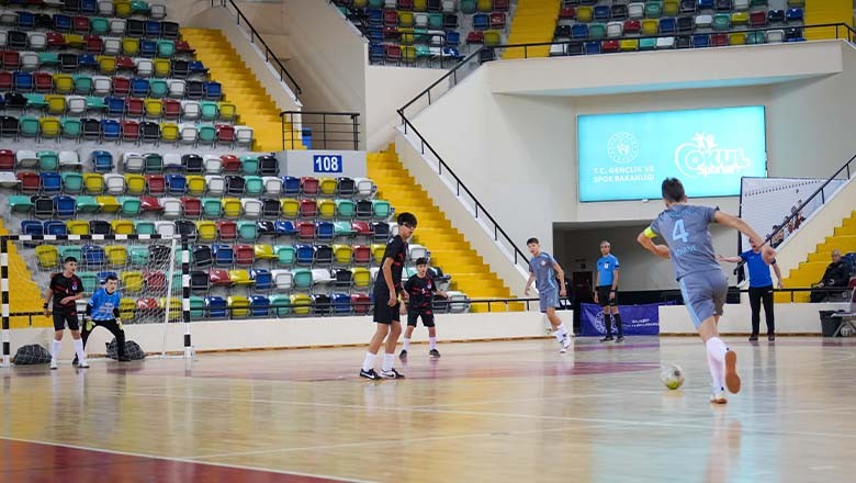 Balıkesir'de Heyecan Dolu Futsal Turnuvası Başladı Balıkesir'de Heyecan Dolu Futsal Turnuvası Başladı