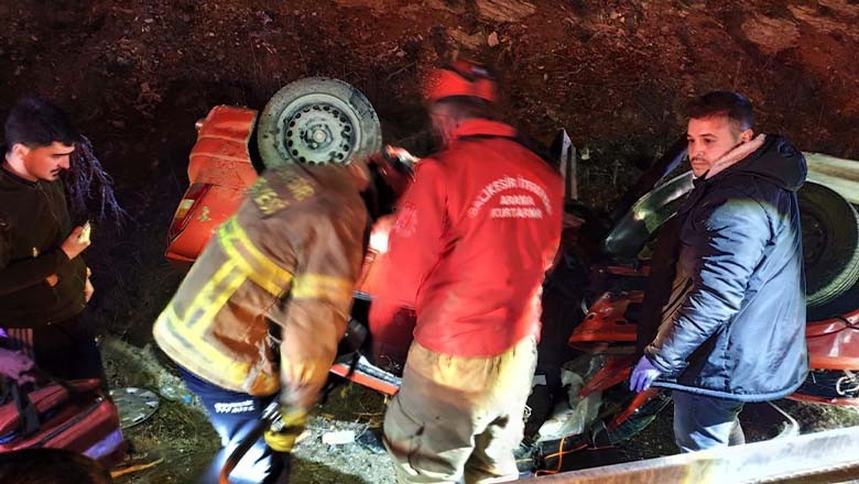 Balıkesir’de Şarampole Uçan Otomobilde 2 Kişi Yaralandı