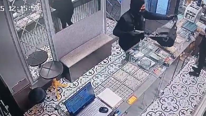 Balıkesir’de Soyguncu Kısa Sürede Kıskıvrak Yakalandı! Balıkesir’de Soyguncu Kısa Sürede Kıskıvrak Yakalandı!