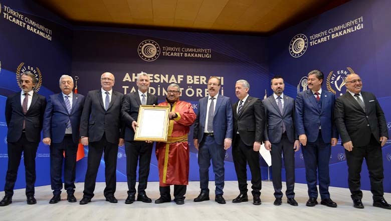 Balıkesir’li Yılın Ahisine Bakanlık Beratı Balıkesir’li Yılın Ahisine Bakanlık Beratı