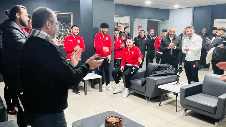 Balıkesirspor'dan Olcay Güngör'e Sürpriz Kutlama