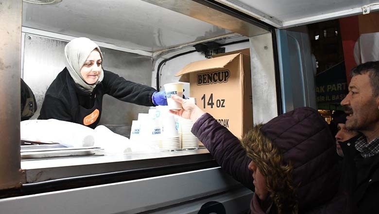 Başkan Akın’dan Mübarek Gün İkramı Başkan Akın’dan Mübarek Gün İkramı