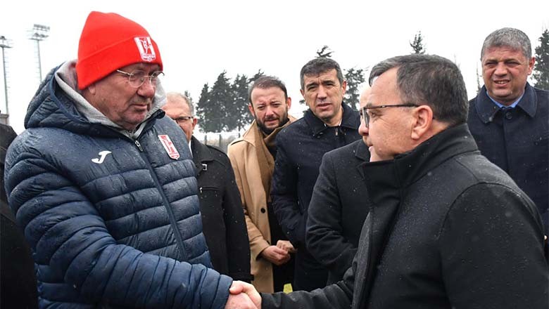 Başkan Hakan Şehirli'den Balıkesirspor’a Moral Ziyareti Başkan Hakan Şehirli'den Balıkesirspor’a Moral Ziyareti