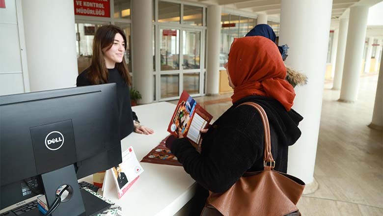 Burhaniye Belediyesi'nden Ramazan Ayına Özel İmsakiye Dağıtımı Burhaniye Belediyesi'nden Ramazan Ayına Özel İmsakiye Dağıtımı