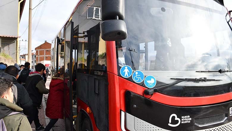 Dursunbey'deki Öğrencilere Büyükşehir'den Ulaşım Desteği Dursunbey'deki Öğrencilere Büyükşehir'den Ulaşım Desteği