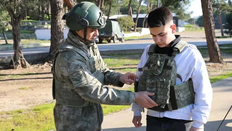 Edremit’te Öğrencilerin "Mehmetçikle Bir Gün" Etkinliği Edremit’te Öğrencilerin "Mehmetçikle Bir Gün" Etkinliği